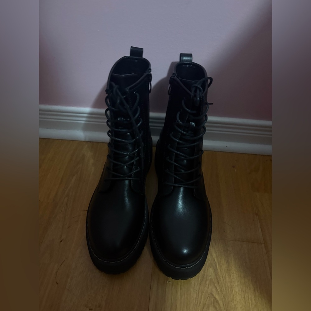 ⭐️Steve Madden Black boots